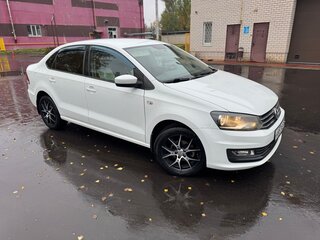 2015 Volkswagen Polo V Рестайлинг, белый, 1200000 рублей, вид 4
