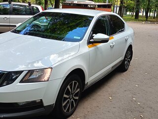 2019 Skoda Octavia III (A7) Рестайлинг, белый, 1400000 рублей, вид 1