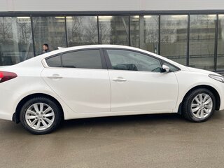 2018 Kia Cerato III Рестайлинг (Classic), белый, 1300000 рублей, вид 5