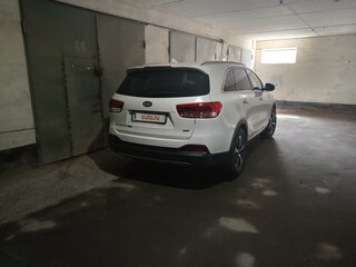2017 Kia Sorento III Prime Рестайлинг, белый, 3050000 рублей, вид 2