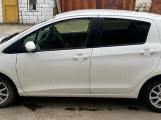2020 Toyota Vitz III (XP130) Рестайлинг 2, белый, 1220000 рублей, вид 4