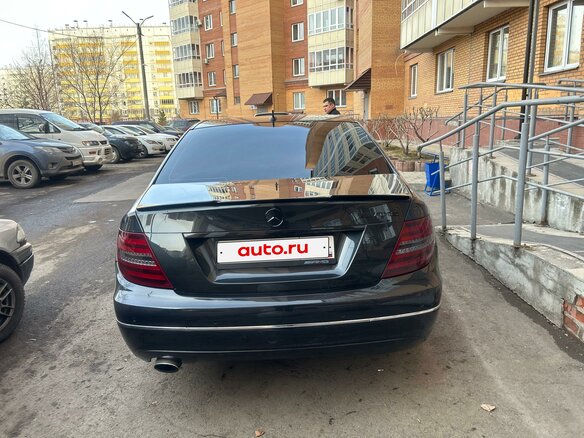 2011 Mercedes-Benz C-Класс 200 III (W204) Рестайлинг, чёрный, 1440000 рублей - вид 3