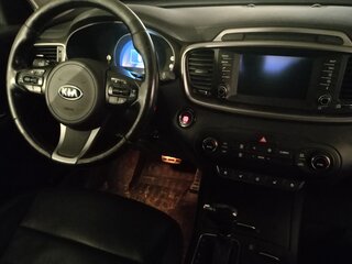 2017 Kia Sorento III Prime Рестайлинг, белый, 3050000 рублей, вид 4