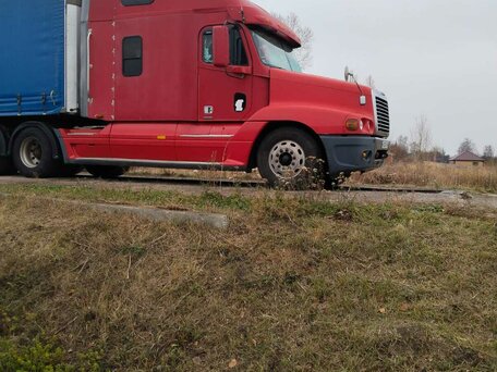 2004 Freightliner Century Class, красный, 1000000 рублей, вид 1