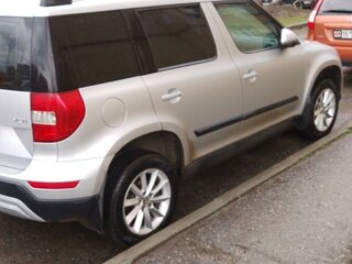 2016 Skoda Yeti I Рестайлинг, серебристый, 1350000 рублей, вид 3