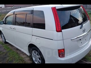 2010 Toyota ISis I Рестайлинг, белый, 1650000 рублей, вид 3