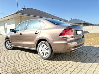 2015 Volkswagen Polo V Рестайлинг, коричневый, 1011083 рублей, вид 3