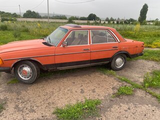 1980 Mercedes-Benz W123 230, красный, 320000 рублей, вид 5
