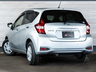 2019 Nissan Note II Рестайлинг, серебристый, 740000 рублей, вид 4