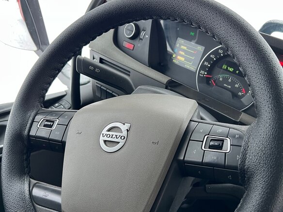 2017 Volvo FH, красный, 11399999 рублей - вид 13