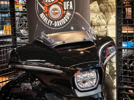 2026 Harley-Davidson Street Glide Ultra, чёрный, 4499900 рублей, вид 3