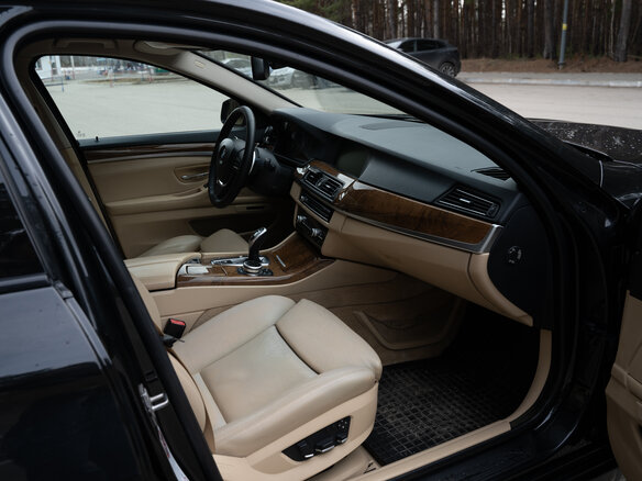 2010 BMW 5 серии 535i VI (F10/F11/F07), чёрный, 2500000 рублей - вид 9