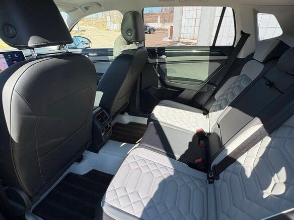2023 Volkswagen Tayron I Рестайлинг, белый, 2760000 рублей - вид 9