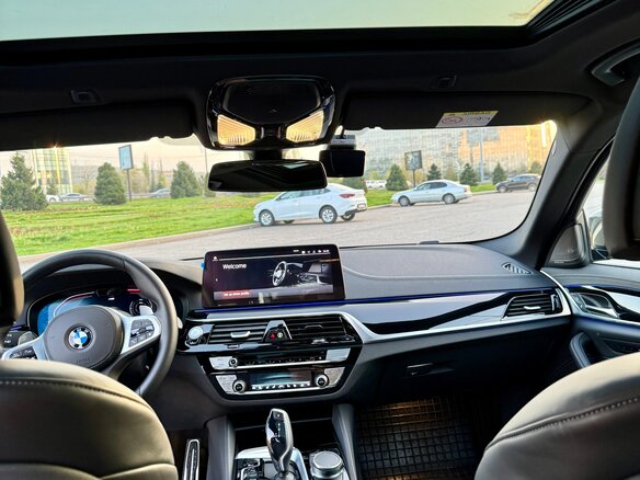 2022 BMW 5 серии 530i VII (G30/G31/G38) Рестайлинг, серый, 7299000 рублей - вид 10