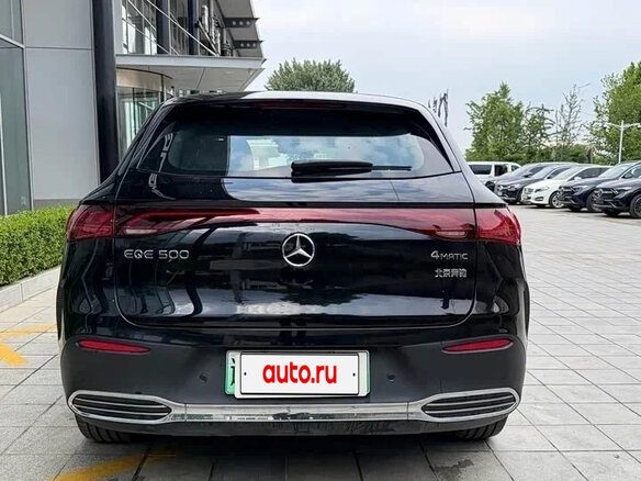 2025 Mercedes-Benz EQE 500, чёрный - вид 3
