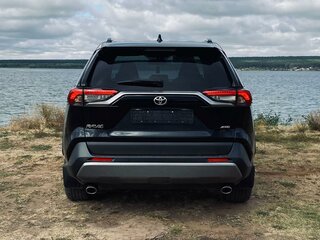 2021 Toyota RAV4 V (XA50), чёрный, 4000000 рублей, вид 2