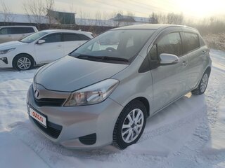2011 Toyota Vitz III (XP130), серый, 860000 рублей, вид 3
