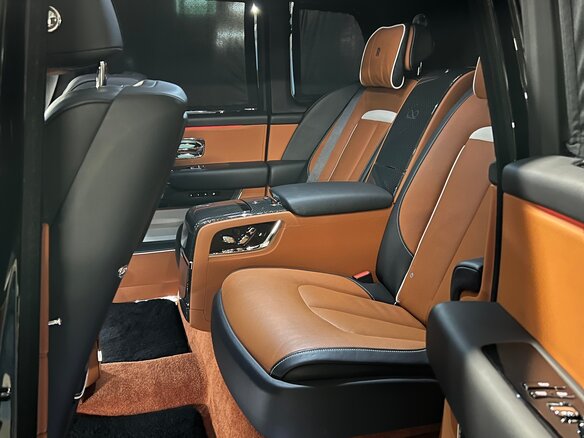 2024 Rolls-Royce Cullinan Black Badge I Рестайлинг (Series II), чёрный, 52700000 рублей - вид 27