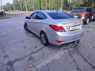 2014 Hyundai Solaris I Рестайлинг, серебристый, 850000 рублей, вид 4