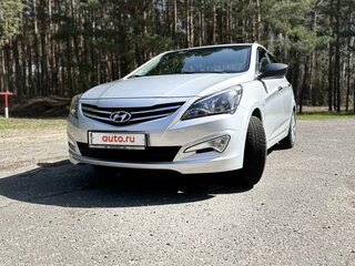 2014 Hyundai Solaris I Рестайлинг, серебристый, 950000 рублей, вид 2