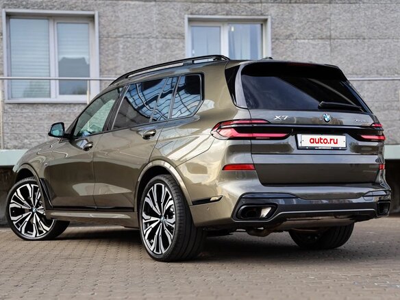 2025 BMW X7 40d I (G07) Рестайлинг, зелёный, 15800000 рублей - вид 3