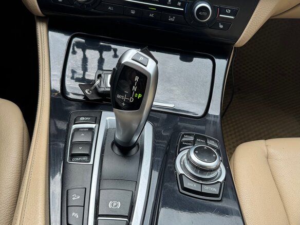2012 BMW 5 серии 528i xDrive VI (F10/F11/F07), белый, 1850000 рублей - вид 7