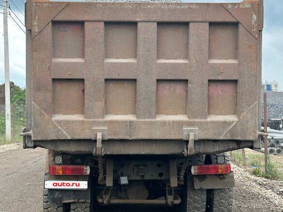 2011 Sinotruk Howo A5, красный, 1800000 рублей - вид 4