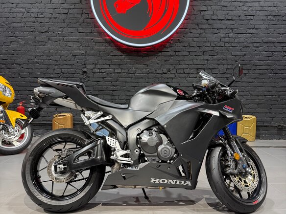 2023 Honda CBR 600RR, чёрный, 895000 рублей - вид 3