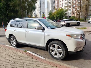 2011 Toyota Highlander II (XU40) Рестайлинг, белый, 1800000 рублей, вид 2