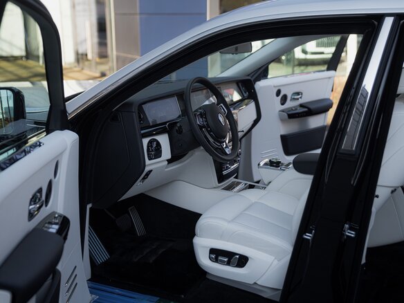 2026 Rolls-Royce Phantom Extended VIII Рестайлинг (Series II), чёрный, 86000000 рублей - вид 19