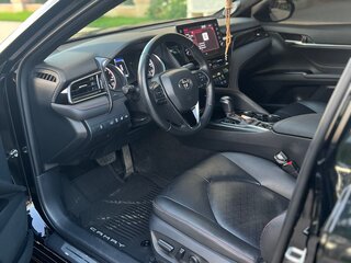 2021 Toyota Camry VIII (XV70) Рестайлинг, чёрный, 3000000 рублей, вид 5