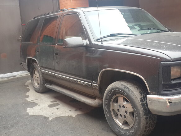 1996 Chevrolet Tahoe I, чёрный - вид 2