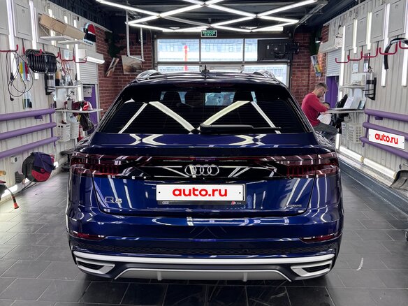 2020 Audi Q8 50 TDI I (4M), синий, 9700000 рублей - вид 10