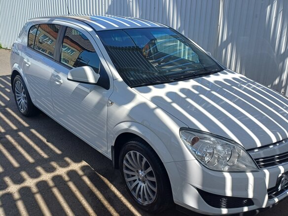 2011 Opel Astra H Рестайлинг, белый, 750000 рублей - вид 9