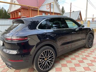 2019 Porsche Cayenne III, чёрный, 6900000 рублей, вид 3