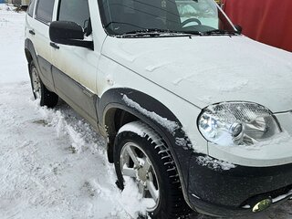 2016 Chevrolet Niva I Рестайлинг, белый, 790000 рублей, вид 2