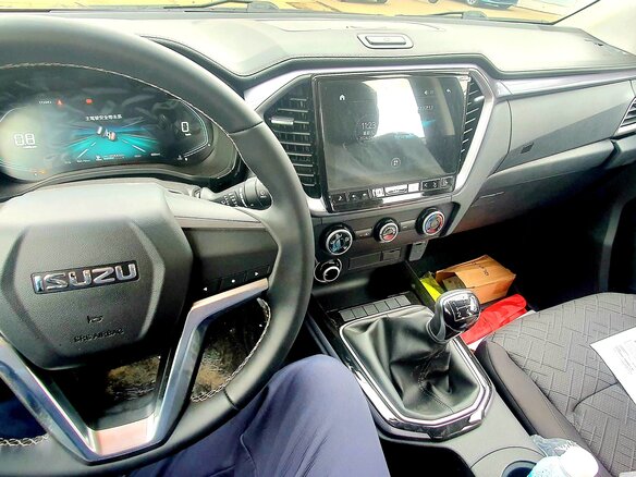 2024 Isuzu D-MAX, чёрный, 4300000 рублей - вид 10