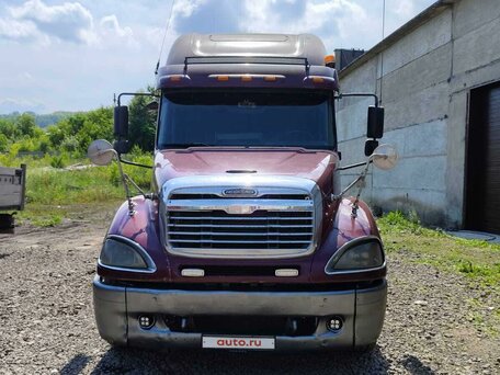 2004 Freightliner Columbia, красный, 3350000 рублей, вид 1