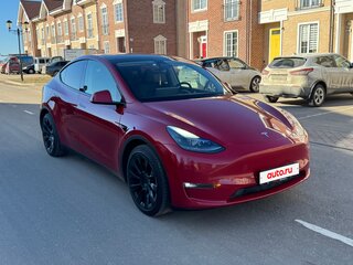 2023 Tesla Model Y Long Range I, красный, 4450000 рублей, вид 3
