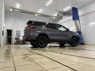 2021 Toyota Fortuner II Рестайлинг, красный, 4050000 рублей, вид 3