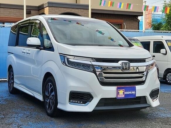 2019 Honda Stepwgn Spada V Рестайлинг, белый, 1650000 рублей - вид 1