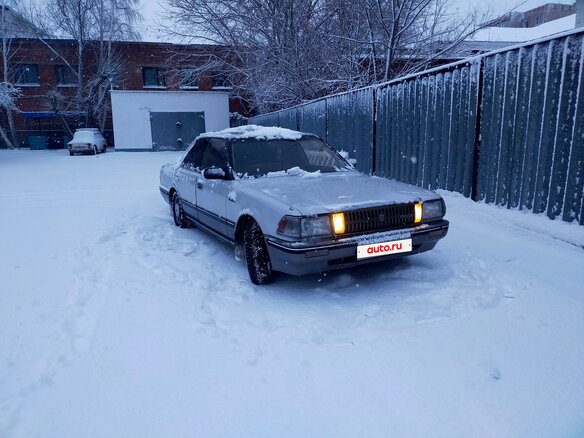 1988 Toyota Crown VIII (S130), серый, 700000 рублей - вид 19