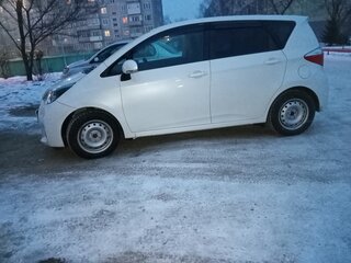 2011 Toyota Ractis II, белый, 1125000 рублей, вид 2