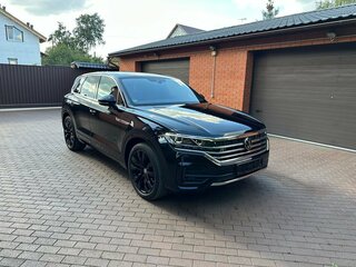 2018 Volkswagen Touareg III, чёрный, 4700000 рублей, вид 3