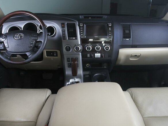 2013 Toyota Sequoia II, чёрный - вид 3