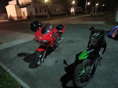 2000 Suzuki SV 400, красный, 210000 рублей, вид 1