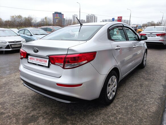2016 Kia Rio III Рестайлинг, серебристый - вид 4