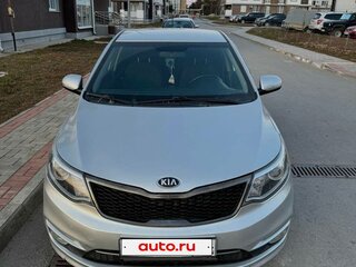 2016 Kia Rio III Рестайлинг, серебристый, 1100000 рублей, вид 1