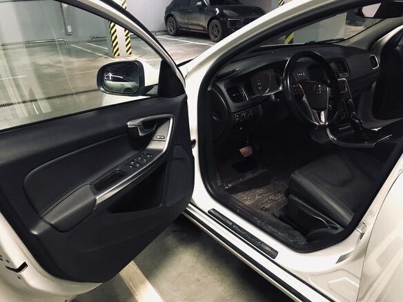 2014 Volvo S60 II Рестайлинг, белый - вид 9