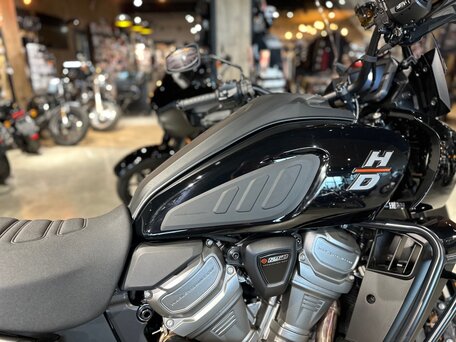 2021 Harley-Davidson Pan America, чёрный, 1990000 рублей, вид 4